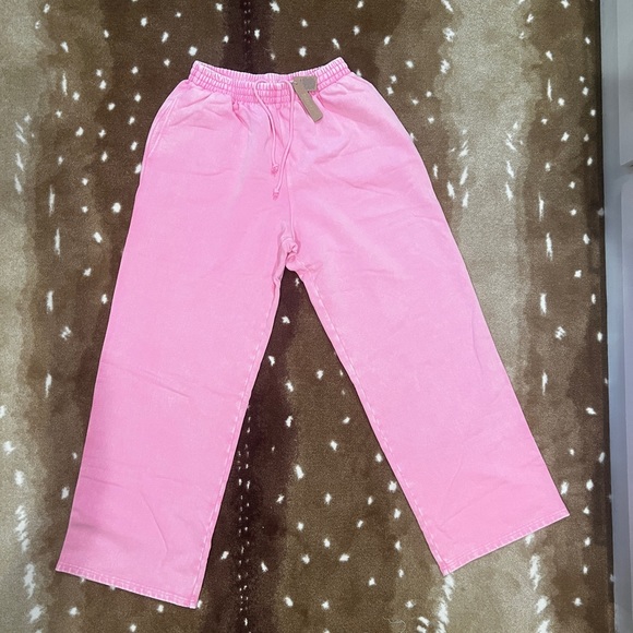 BNWT Skims boyfriend fleece pant. Color bubblegum. Size medium - Picture 3 of 3